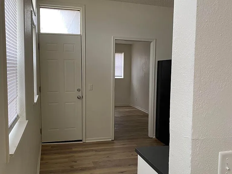 1324 Buchanan Triplex — Photo 4