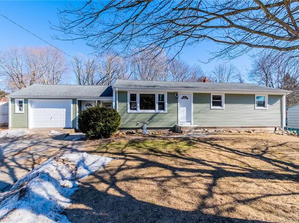 20 Hickory Dr, Oakdale, CT 06370