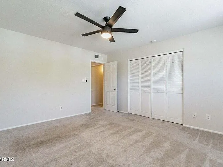 505 W Howe St — Photo 13