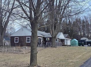 1820 Pershing Rd, New London, WI 54961