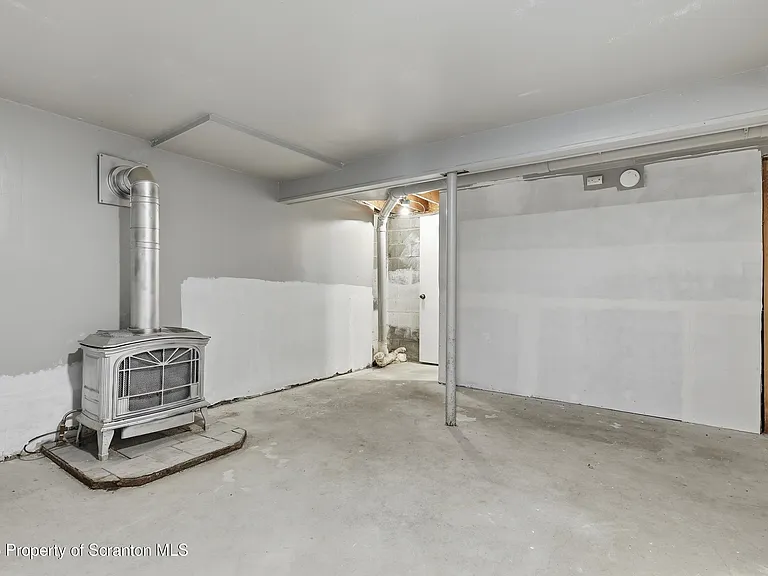 1379 Winding Way — Photo 31