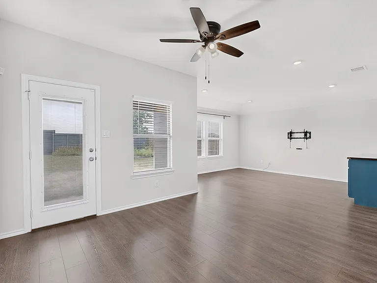 816 Glover Dr — Photo 10