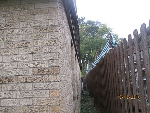 4th image of 2200 Lakeshore Dr