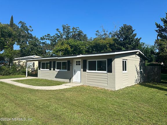 4th image of 7649 CREST Drive N