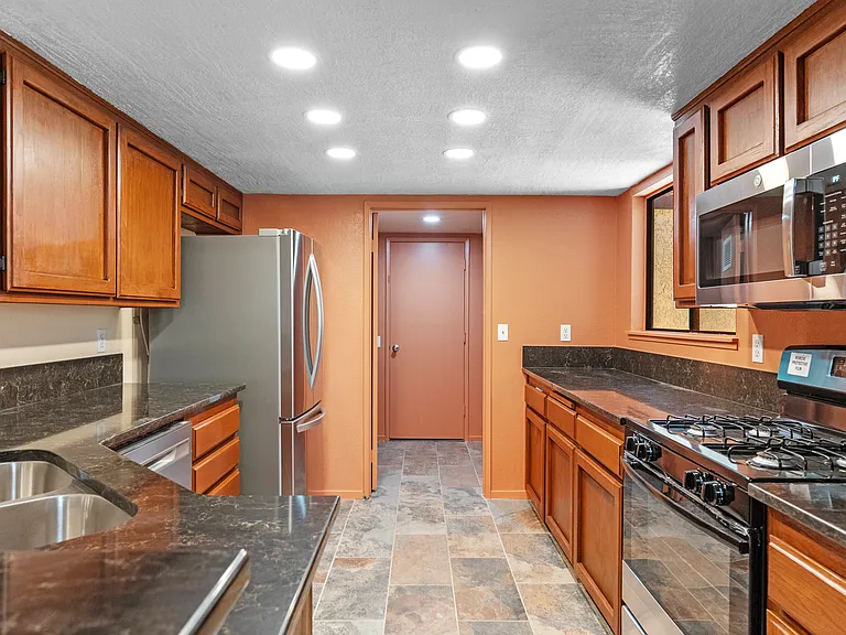 316 Monterey Dr — Photo 12