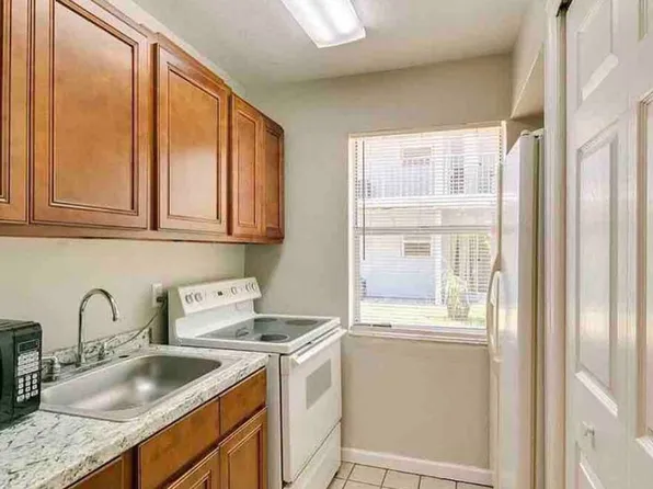 202 Caroline St APT 104, Cape Canaveral, FL 32920
