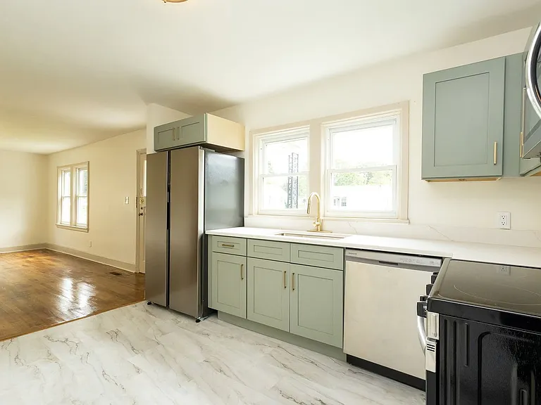 825 Henderson Ave — Photo 5