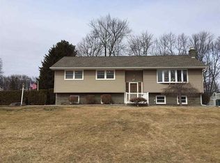 17 Crestwood Dr, Schenectady, NY 12306