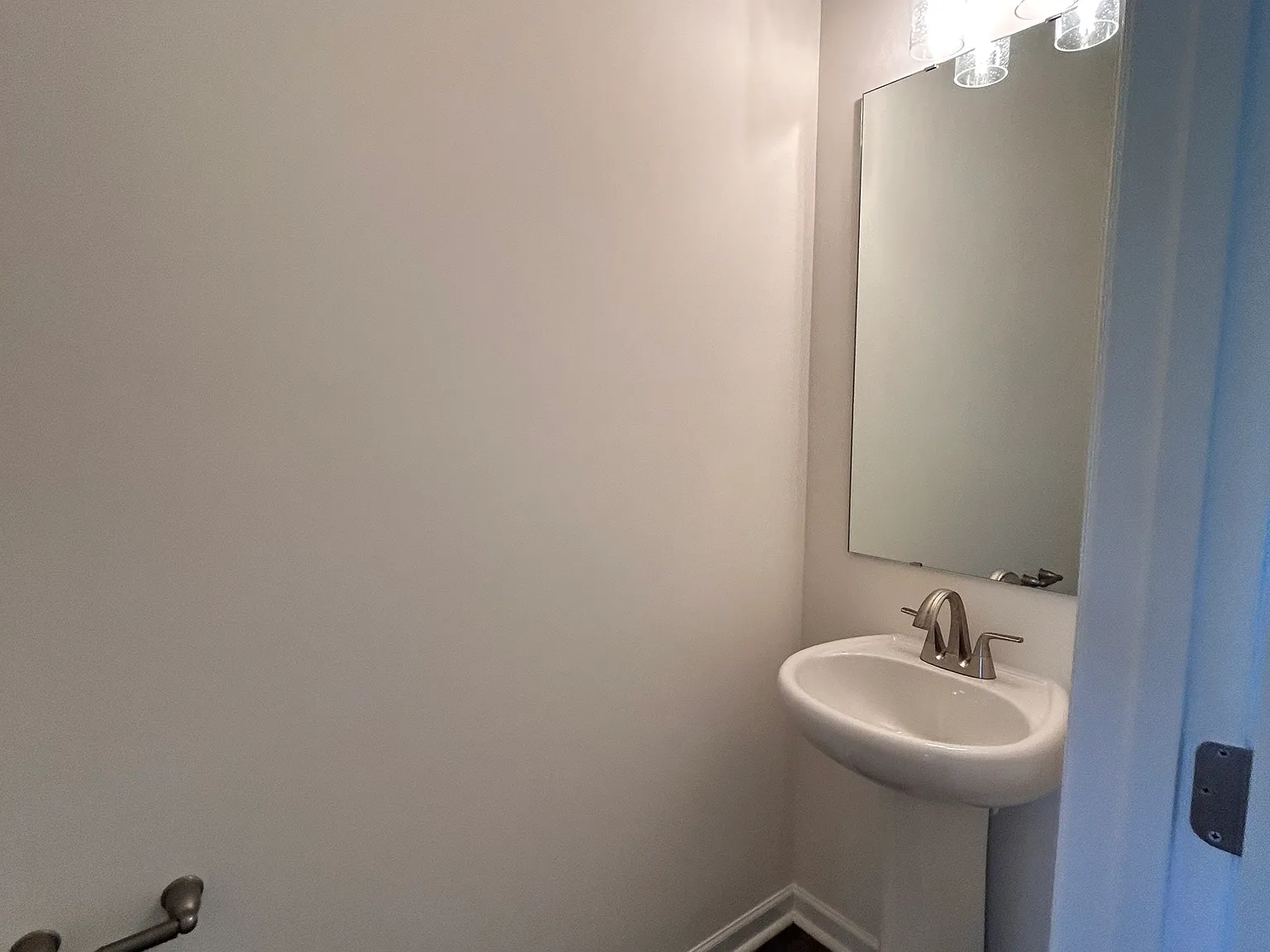 3 bed, 2.5 bath, 1617 sqft, $2,200 — Photo 3