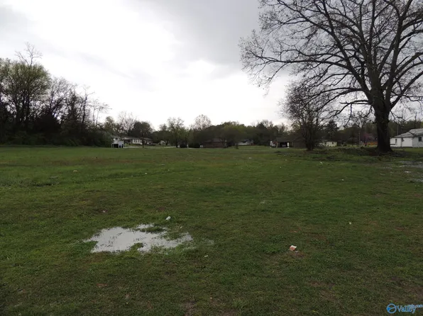 1406 Hine St S, Athens, AL 35611