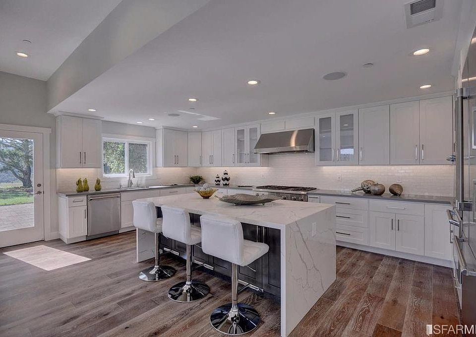 2nd image of 1175 Palomar Dr