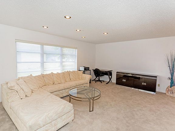 4th image of 5337 Lakefront Blvd APT A
