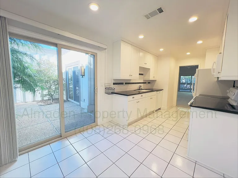 6082 Montgomery Ct — Photo 5