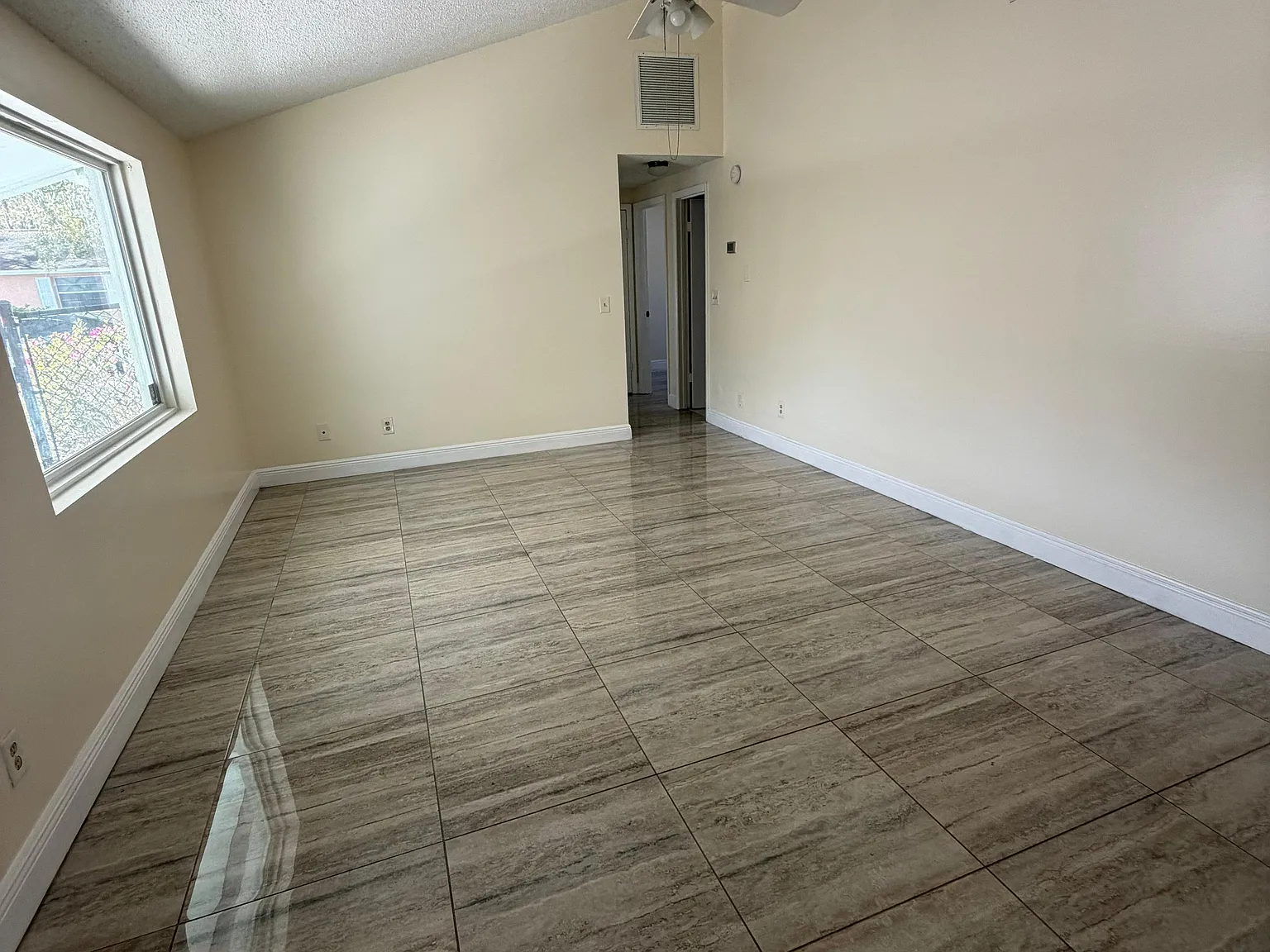 8711 Sage Ct — Photo 2
