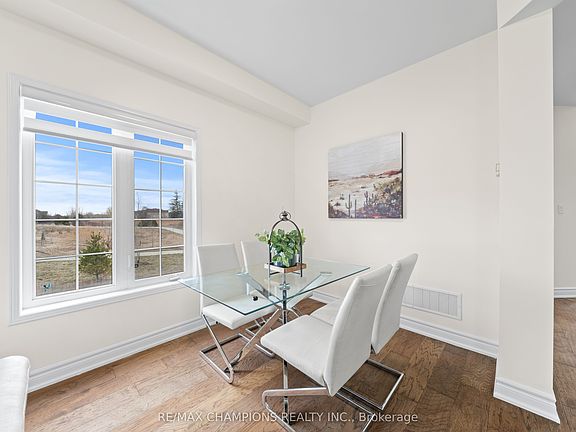 5th image of 42 Abbotsbury Dr