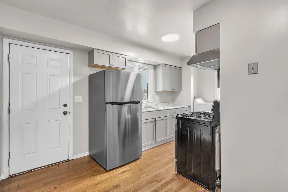 2 bed, 936 sqft, $1,695 — Photo 3