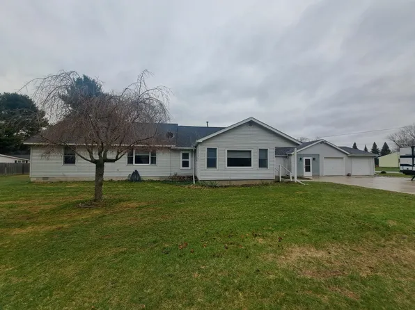 710 E Michigan St, Farwell, MI 48622