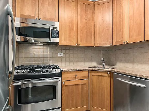 4th image of 165 W 66th St APT 15K
