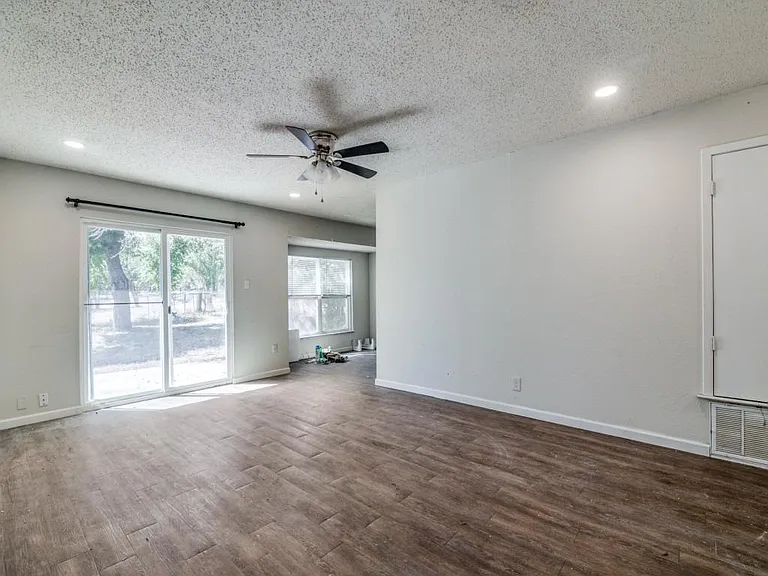 412 Craddock Ave — Photo 4