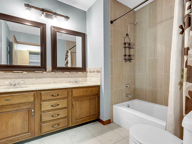 14810 E Castle Dr — Photo 17