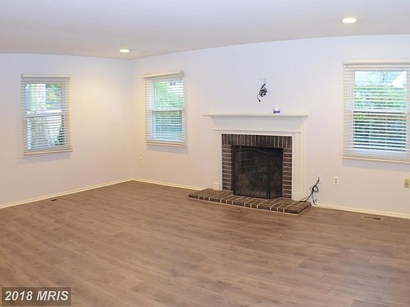 4th image of 4115 Plaza Ln