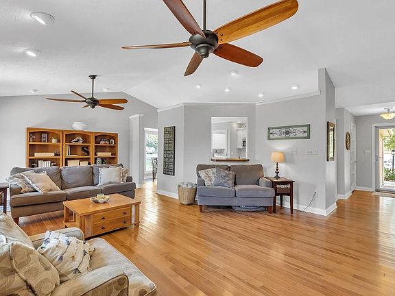 3rd image of 4402 Stone Creek Dr