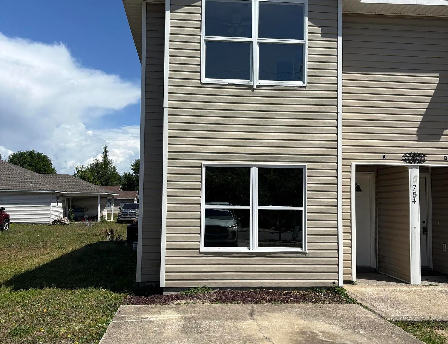 3 bed, 1.5 bath, 1317 sqft, $1,295 — Photo 1