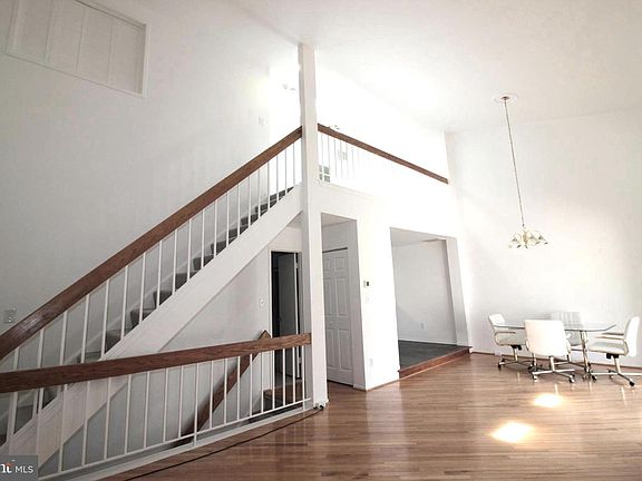 3rd image of 26 Lea Pond Ct