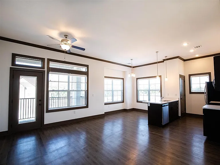 15310 Trailside Dr — Photo 25