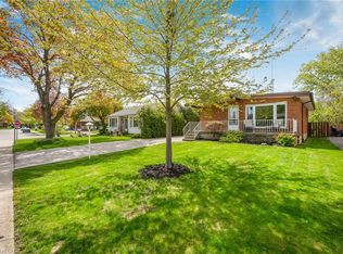 3 Tanager Ct, Hamilton, ON L9A 2L9