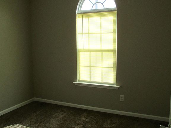 3rd image of 507 Barking Dr