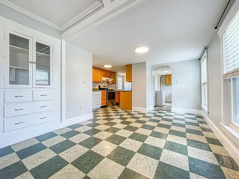 27 Brentwood St #2 — Photo 16