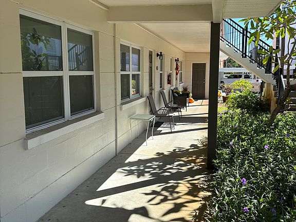 5th image of 1121 Beach Dr NE #C-2