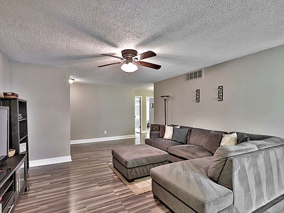 5th image of 26 Doranne Ct SE