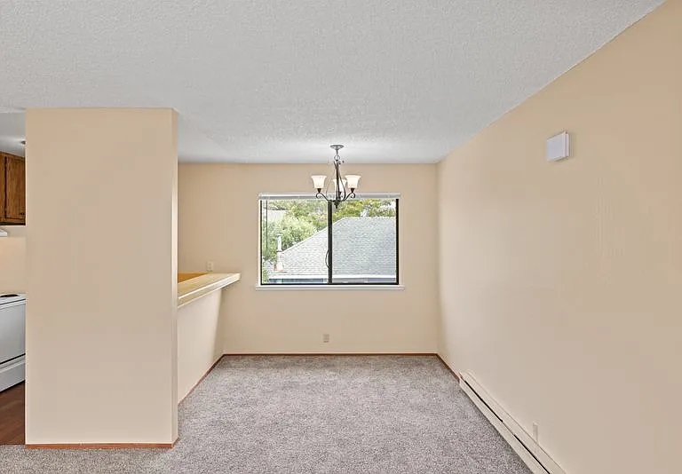 Park Plaza Apartments — Photo 7