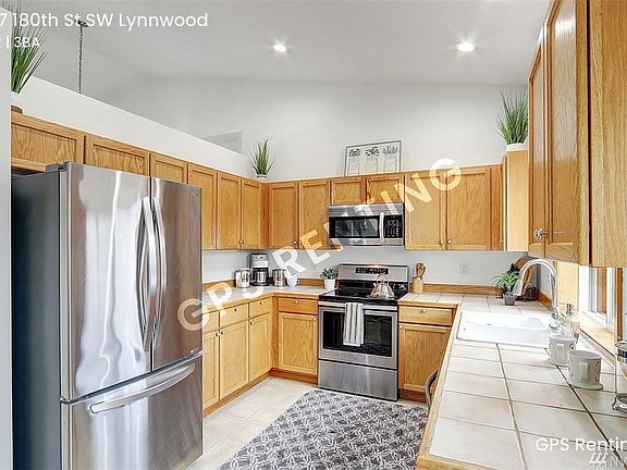 2nd image of 907 180th St SW