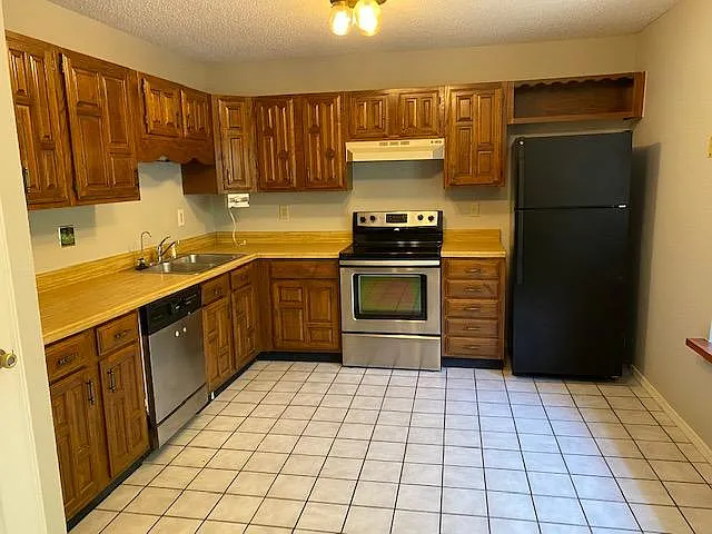 3 bed, 1452 sqft, $1,645 — Photo 4