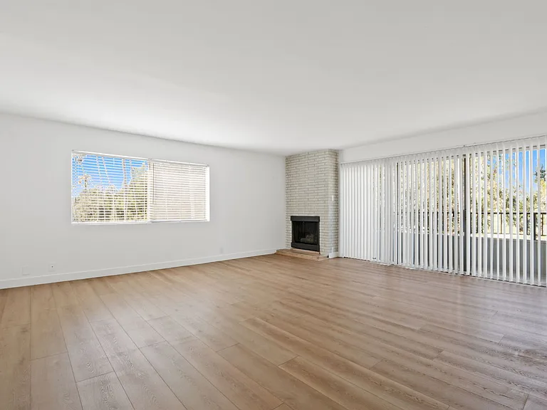 12258 Montana Ave - across from Brentwood golf course! — Photo 6