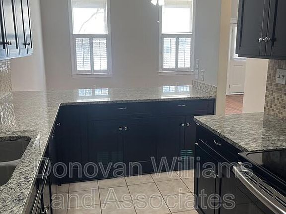 4th image of 135 E Wilson Ave