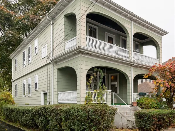 55 Surrey St, Medford, MA 02155