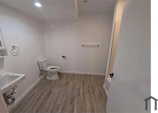 1348 E 27th St #202 — Photo 7