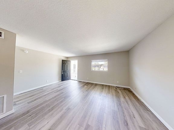 5th image of 426 Palm Ave N APT 9