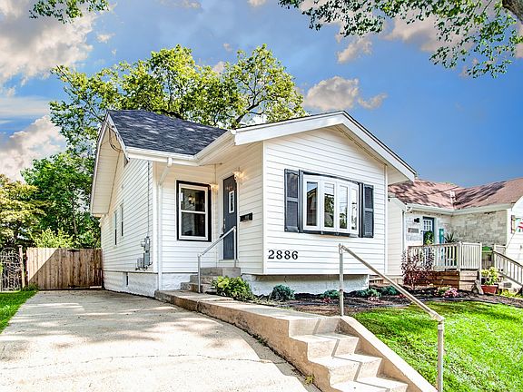 2nd image of 2886 Losantiville Ave