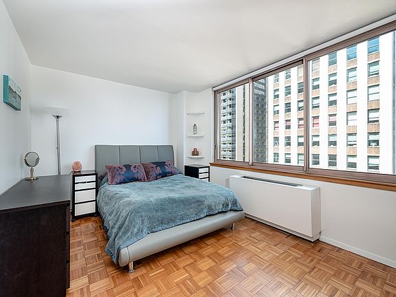 4th image of 235 E 40th St APT 29D