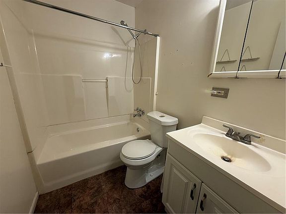 5th image of 11304 McKinley Ave