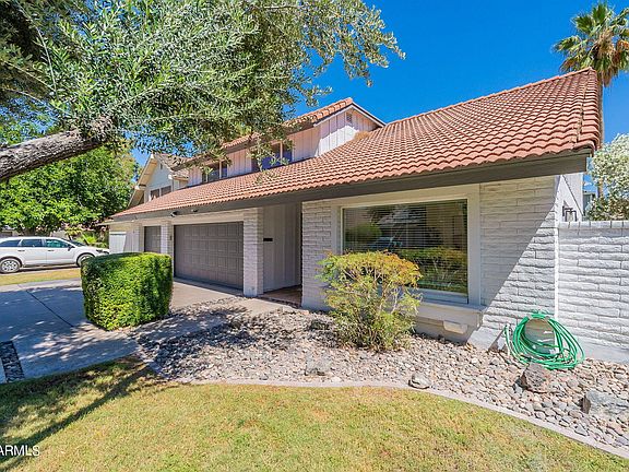 3rd image of 1324 E BAYVIEW Drive