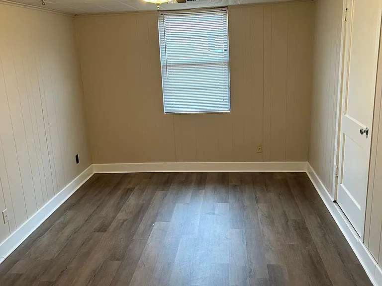 113 N Hughes St — Photo 3