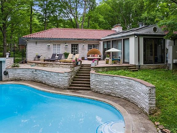 4th image of 6225 Hillcrest Ln