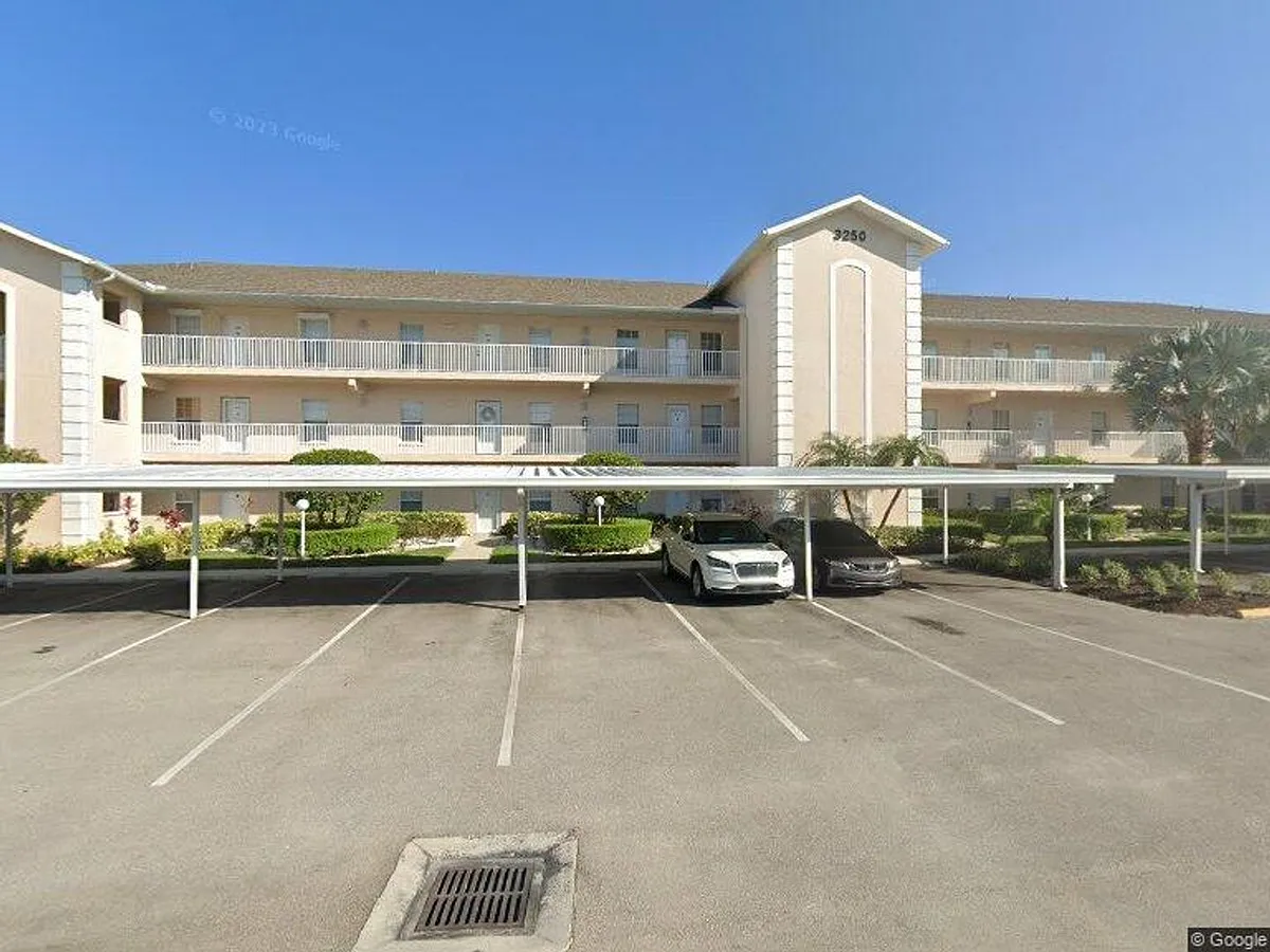 Building Photo - 3250 Cypress Glen Way #424