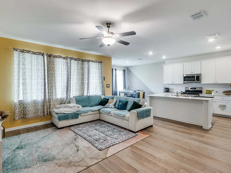 2116 Angus Dr — Photo 11